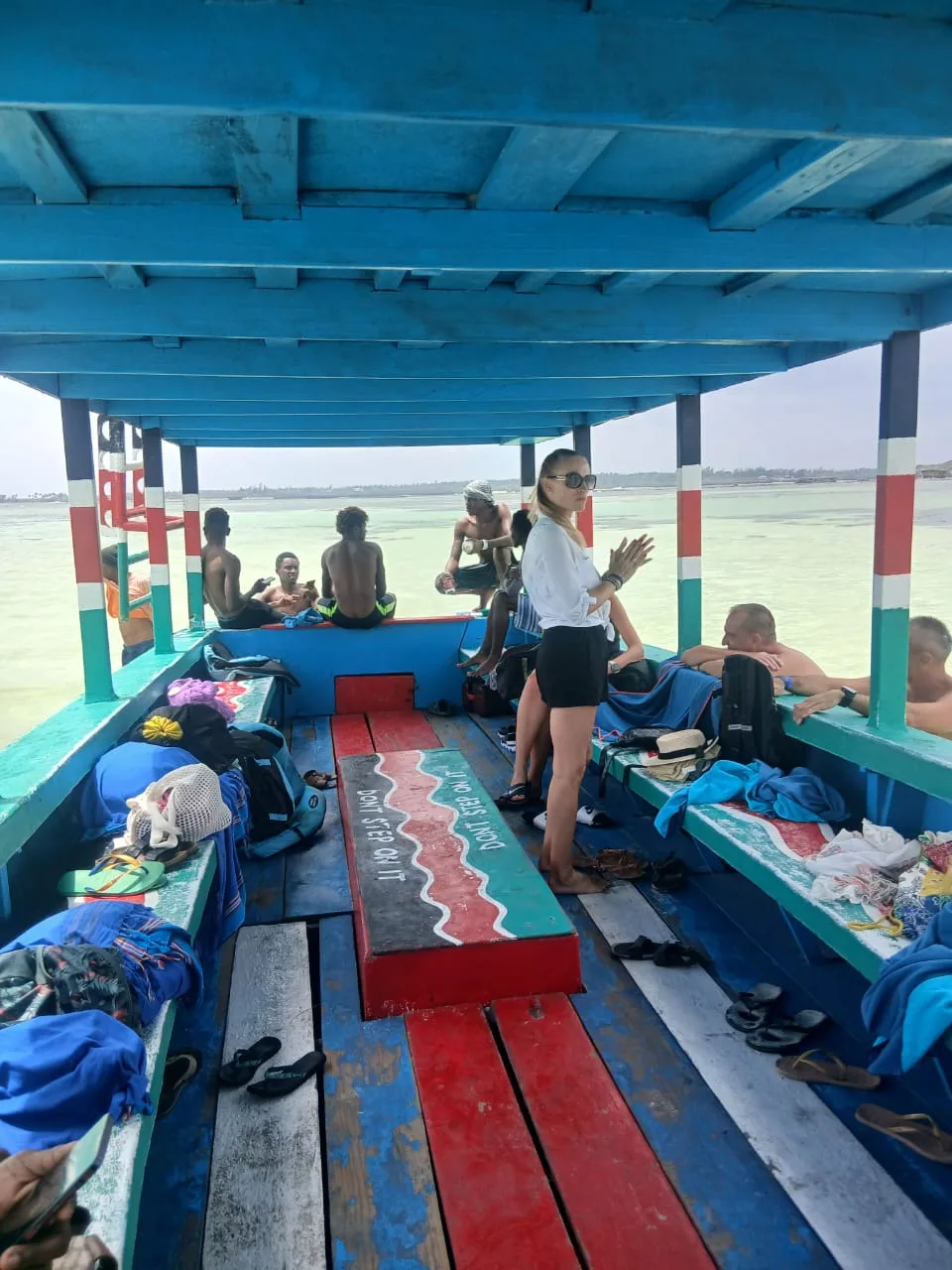 Viaggiatori a bordo della barca del Safari Blue