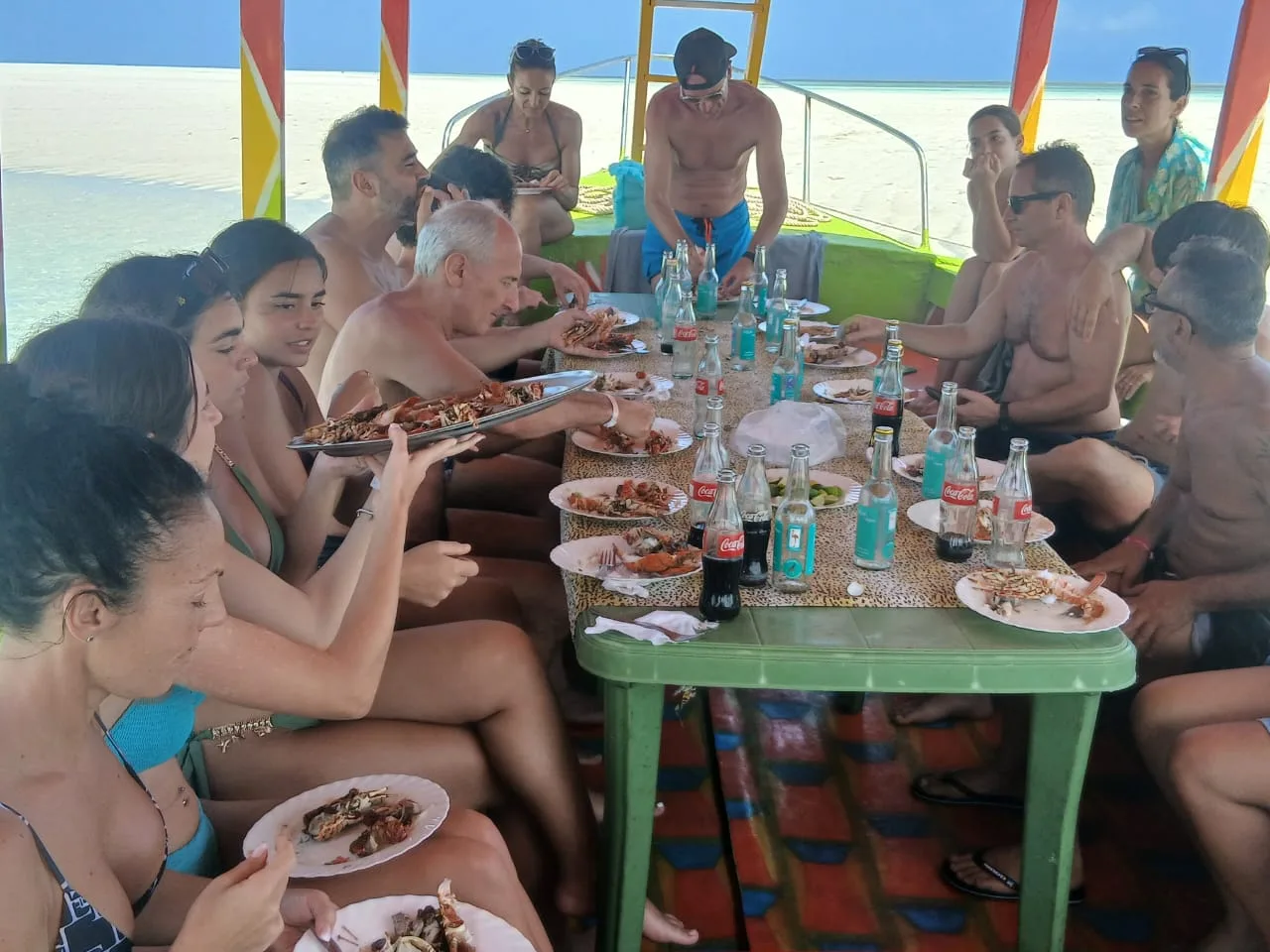 Pranzo di gruppo a bordo della barca